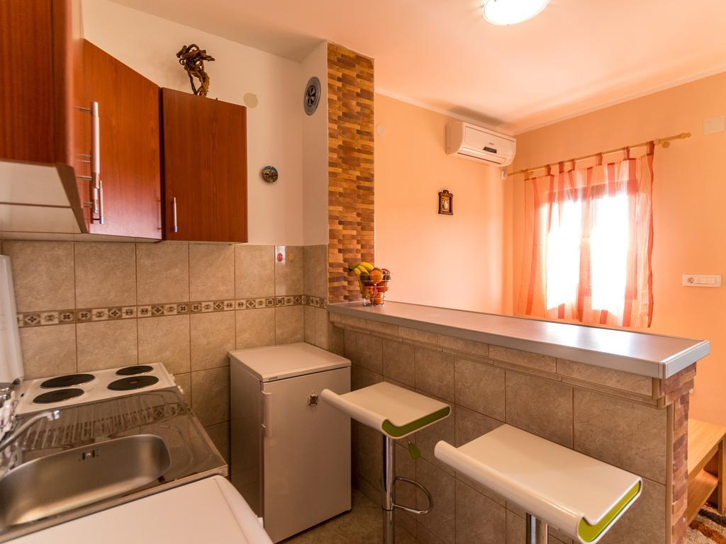 Holiday Home Sunny Hill Kamenari Oda fotoğraf